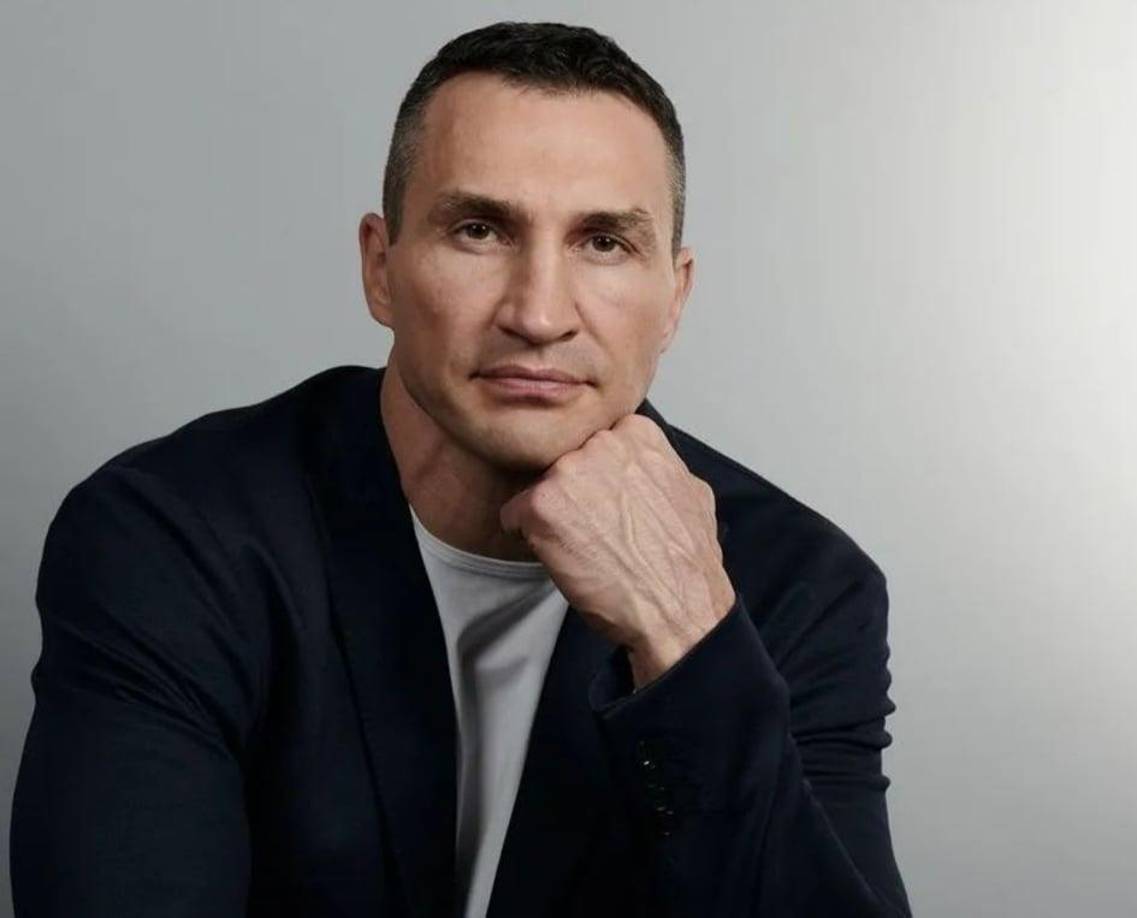 Por otra parte, el también excampeón mundial de peso pesado Wladimir, quien se alistó a principios de febrero en el ejército de reserva ucraniano, acudió a las redes sociales para expresar su repudio en contra de la invasión rusa, que inició en horas de la noche del miércoles.