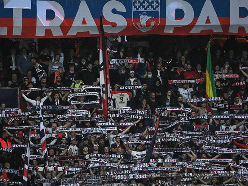 Los fans del PSG han lanzado fuertes señalamientos contra la directiva, cuerpo técnico y jugadores del equipo parisino.