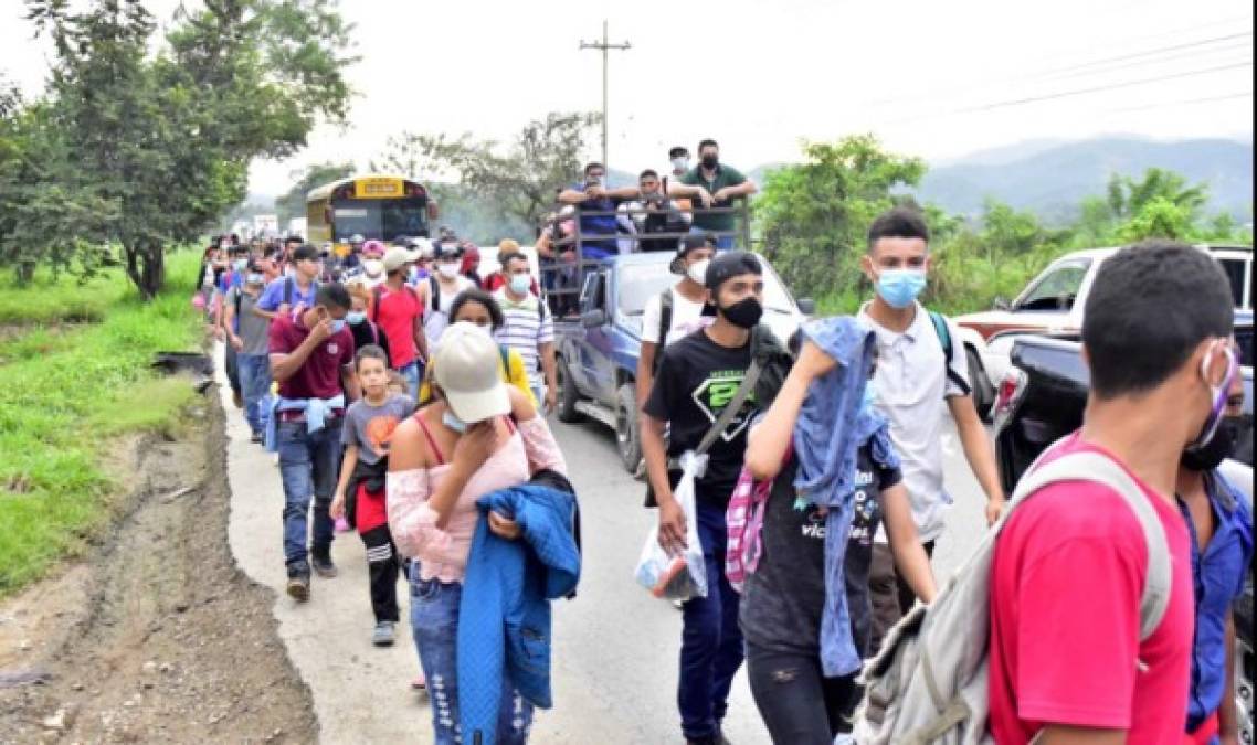 Con la ilusión de mejorar sus vidas salen en caravana hondureños hacia Estados Unidos