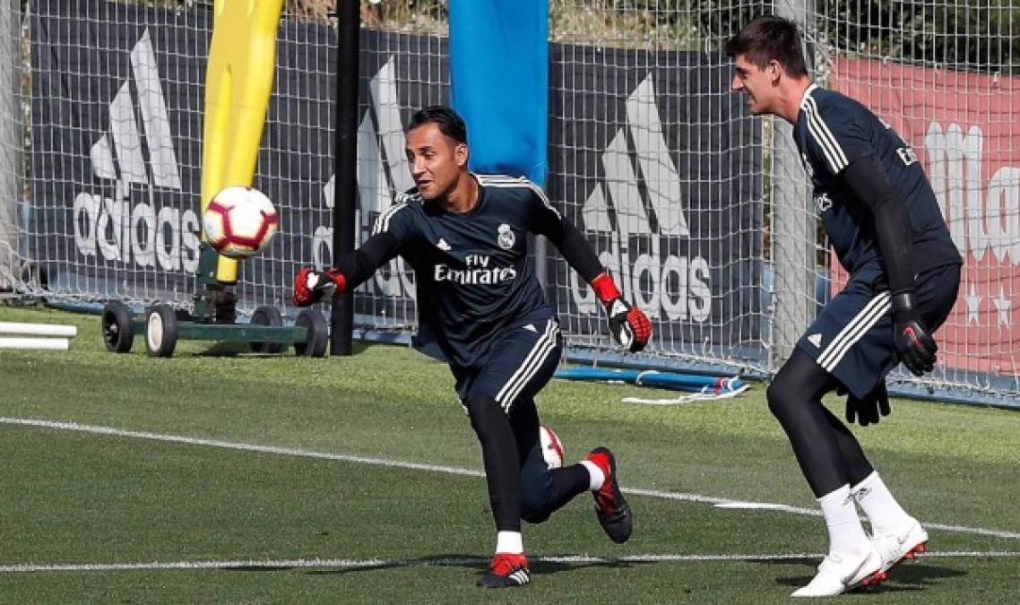 Sin embargo, con la posible salida de Keylor Navas, el belga Thibaut Courtois tendría el camino libre en el once ideal del Real Madrid.