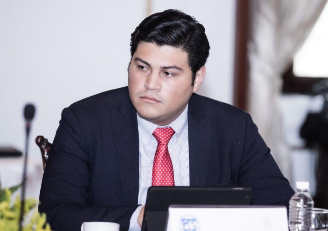 Ministro de Finanzas denuncia corrupción en manejo de millonarios fideicomisos