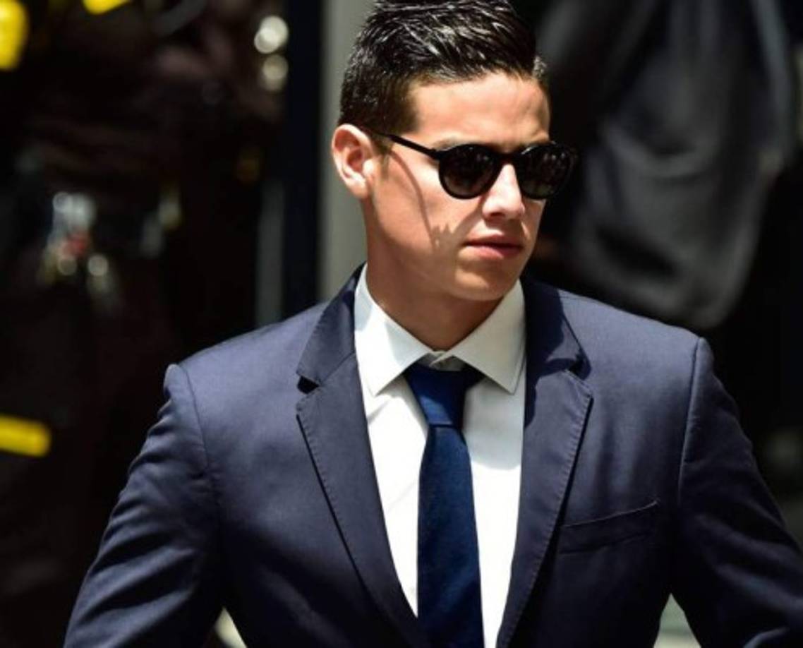 James Rodríguez: El Manchester United ya negocia el pase del colombiano según informó el diario británico The independent. El club inglés quiere al colombiano para que sea el sustituto de Wayne Rooney, que se marchó al Everton, y ha intensificado las negociaciones para intentar cerrar el traspaso cuanto antes. La llegada de Ceballos ha acelerado la salida de James.