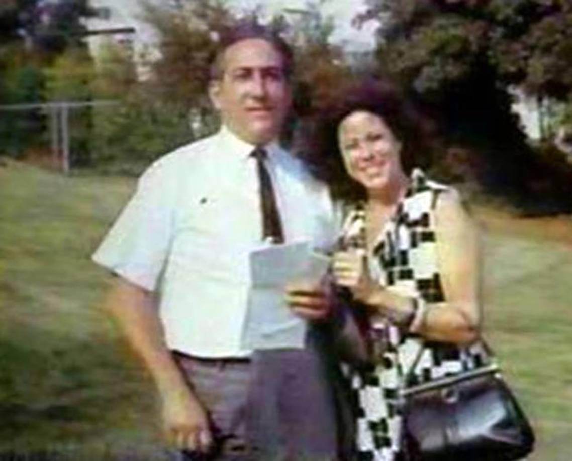 Las otras víctimas fueron el famoso estilista Jay Sebring, el escritor Wojciech Frykowski, su novia Abigail Folger y Steven Parent. Este último había ido a visitar a su amigo William Garretson, el guardián de la finca de Sharon Tate, quien sobrevivió a la masacre. Esa misma noche, Van Houten, entonces de 19 años, participó en el asesinato del matrimonio formado por Leno y Rosemary LaBianca, víctimas escogidas al azar.