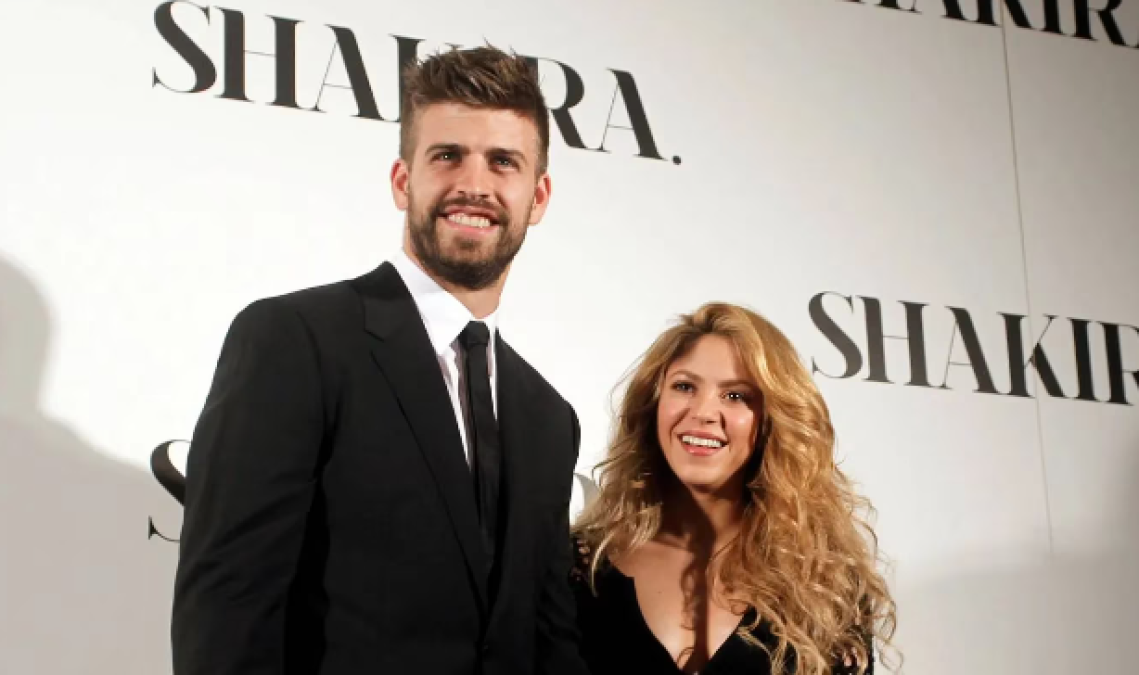 Shakira, la artista latina con más Grammy Latinos (13), se estableció en Barcelona por su relación con el futbolista del Barça Gerard Piqué, del que se separó en junio de 2022 tras diez años juntos, y con el que ha tenido dos hijos.