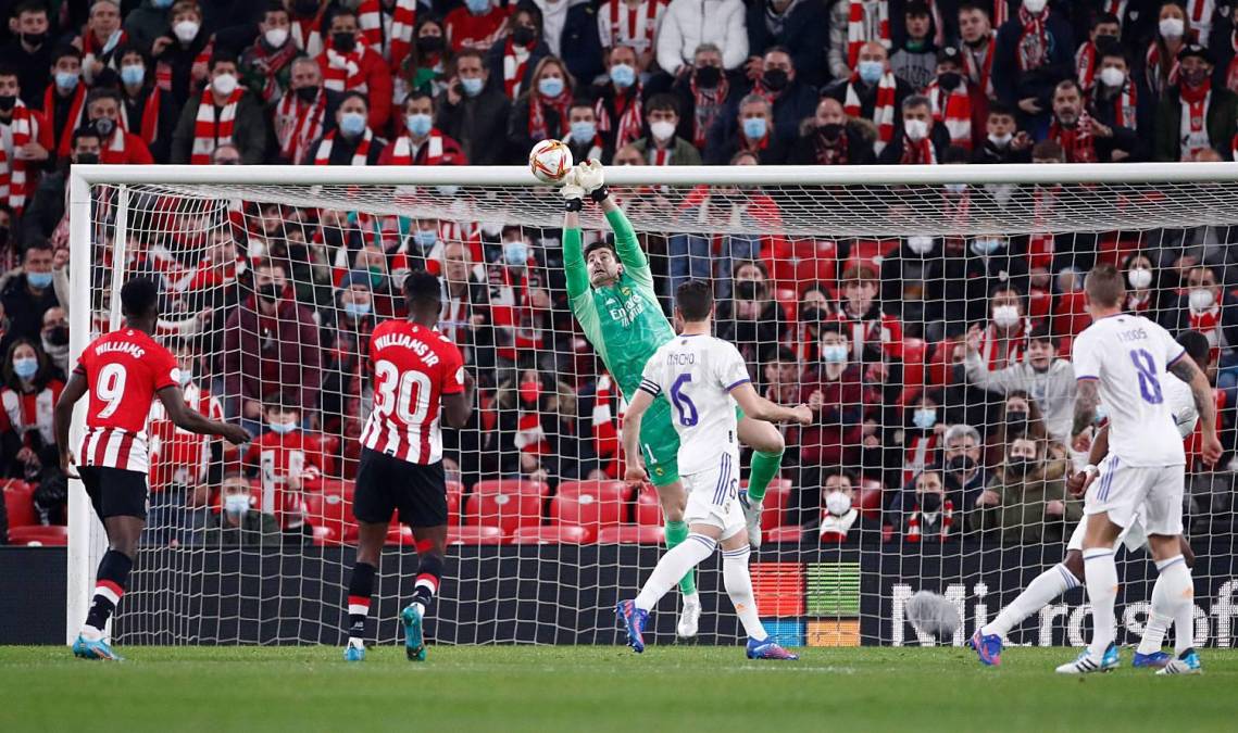 La tapada de Thibaut Courtois tras un disparo de Dani García.