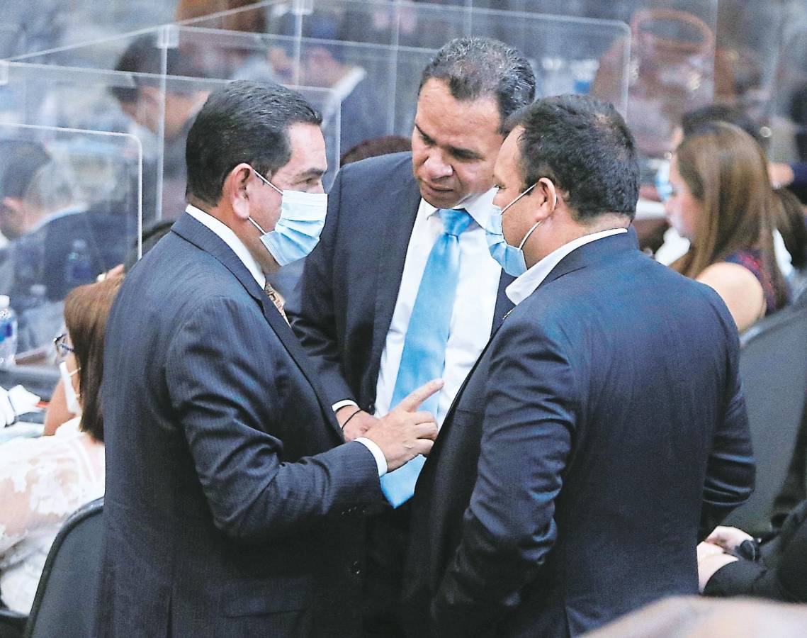 Libre debe negociar elección del fiscal