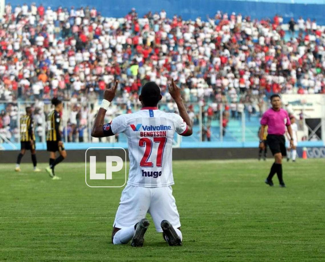 La celebración de Jerry Bengtson tras su gol que puso a ganar al Olimpia.