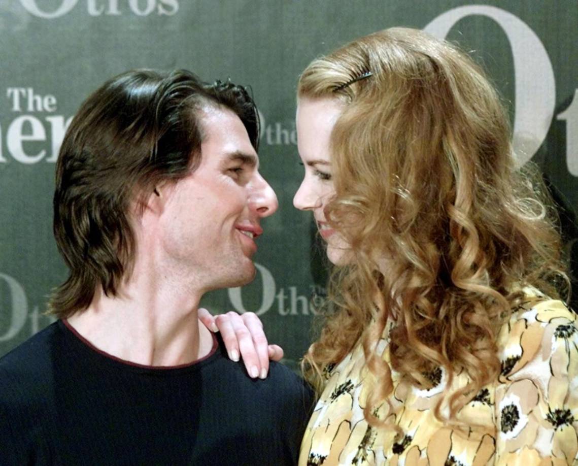 Nicole y Tom se casaron un año después de conocerse trabajando juntos, adoptaron dos hijos juntos y eventualmente se separaron en 2001. 