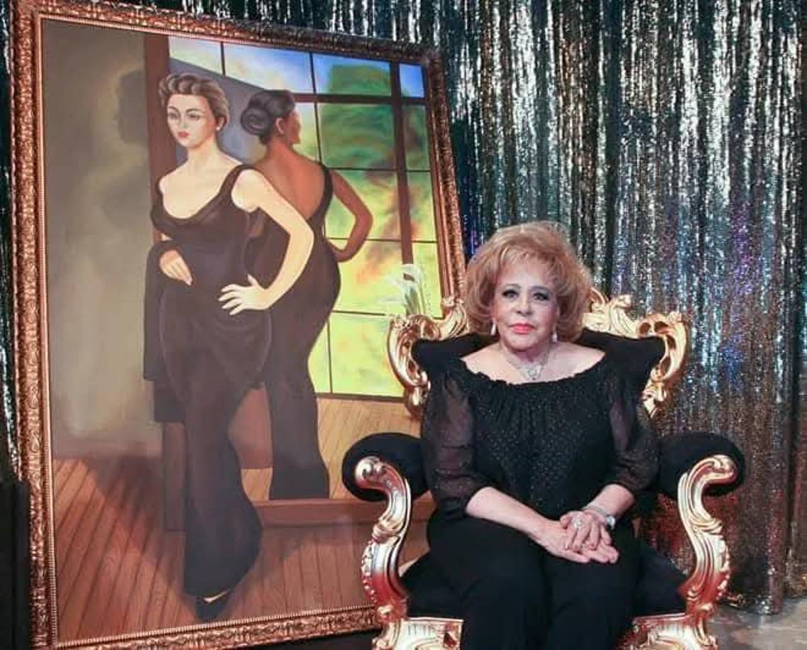 <b>“No tengo nada que decir”,</b> indicó el hombre que llevaba varios documentos en la mano. Según reportes de Paty Chapoy, “lo que sí está confirmado es que <b>en el testamento están contemplados los hijos y las nietas, y bisnietas”,</b> al igual que <b>“Efigenia Ramos”, así como “dos o tres amigos” de Silvia Pinal.</b>