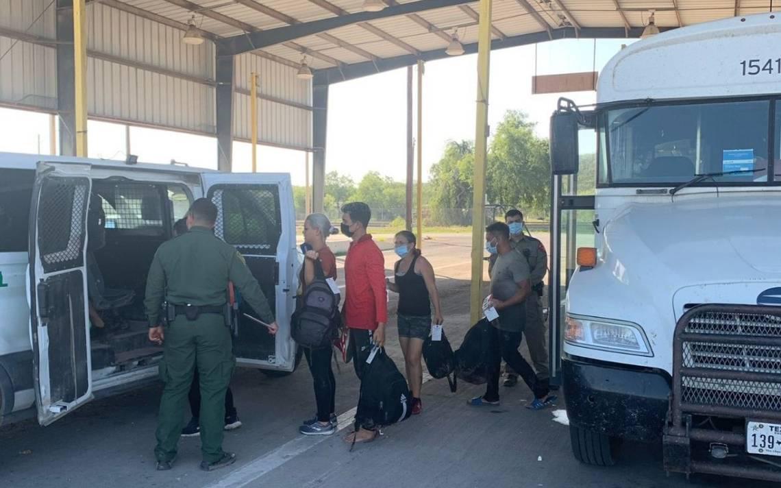 Texas devuelve a 3,900 migrantes a la frontera con México