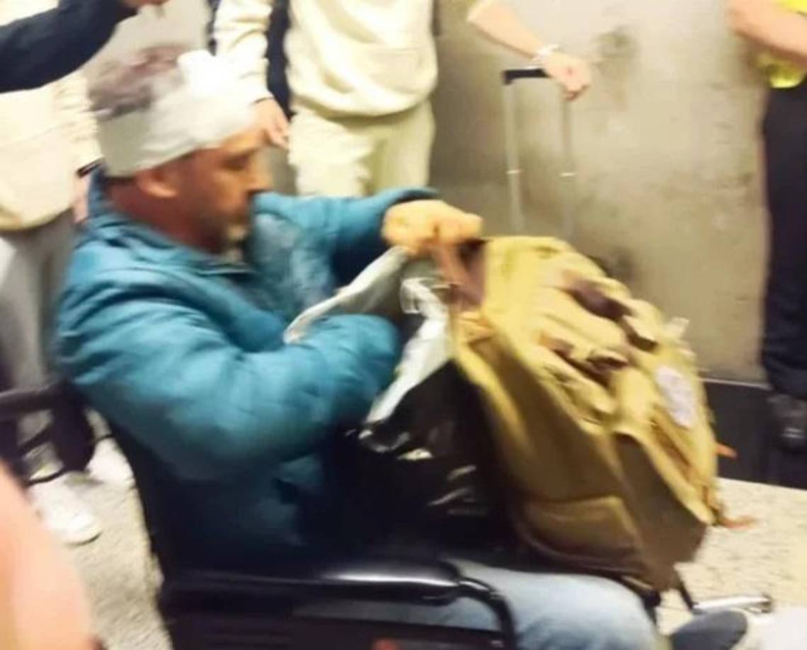 Nueve pasajeros debieron ser atendidos y otros tres que sufrieron “diversos traumatismos aparentemente leves” fueron trasladados al hospital de Ezeiza “para un control más exhaustivo”, según indicó la aerolínea.