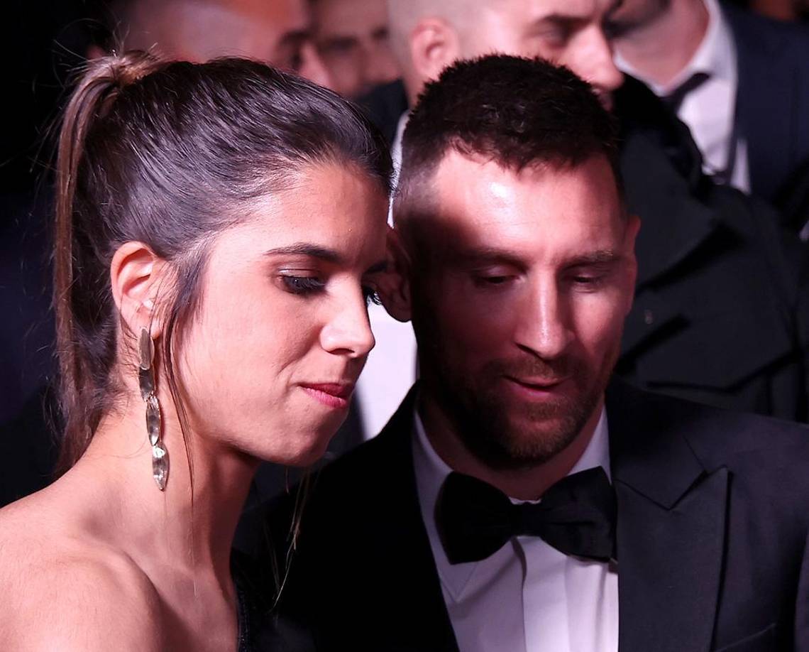 La futbolista española Alba Redondo le pidió una selfie a Messi .