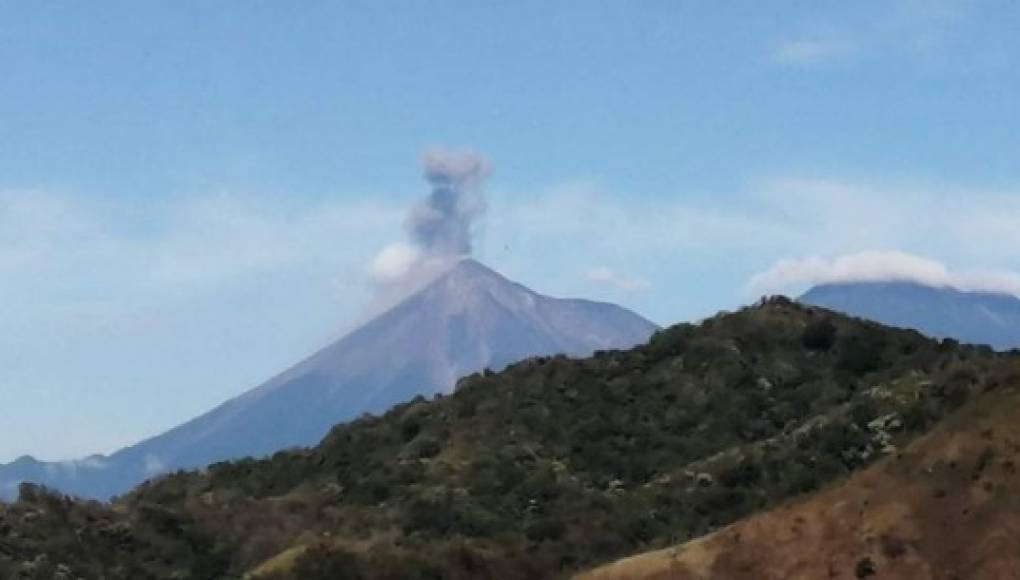 Volcán de Fuego entra en fase eruptiva en Guatemala