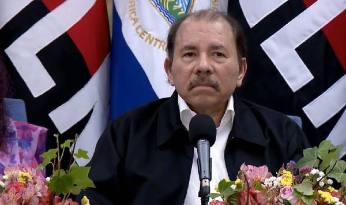Daniel Ortega - Presidente de Nicaragua:<br/><br/>Anual: L1,101,376.00<br/>Mensual: L91,781.33<br/>Semanal: L21,180.31<br/>Diario: L4,236.06