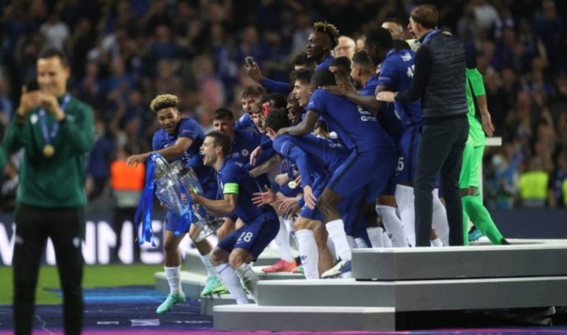 Fotos: Los festejos del Chelsea; tristeza del City y el sorprendente gesto de Pep Guardiola