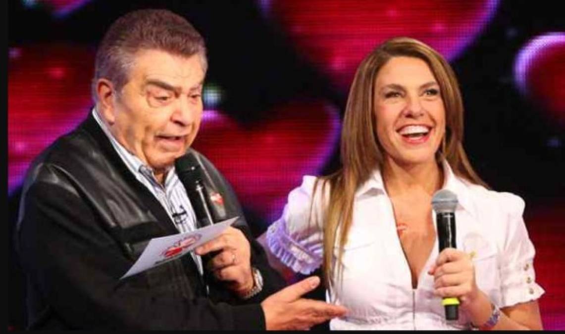 En 1999 entra en la televisión en el programa de su padre, 'Sábado Gigante' de Canal 13, debutando con un pequeño segmento.