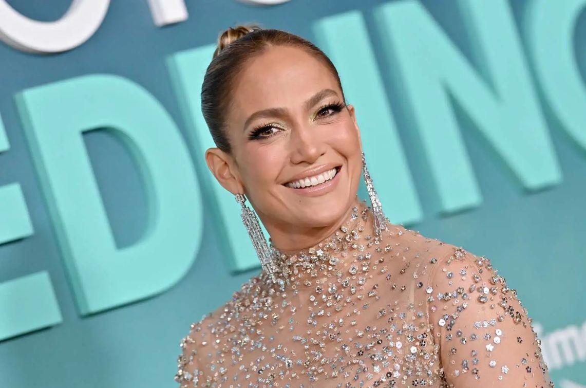 JLo asegura que ya aprendió a ser feliz sola, sin una pareja a su lado