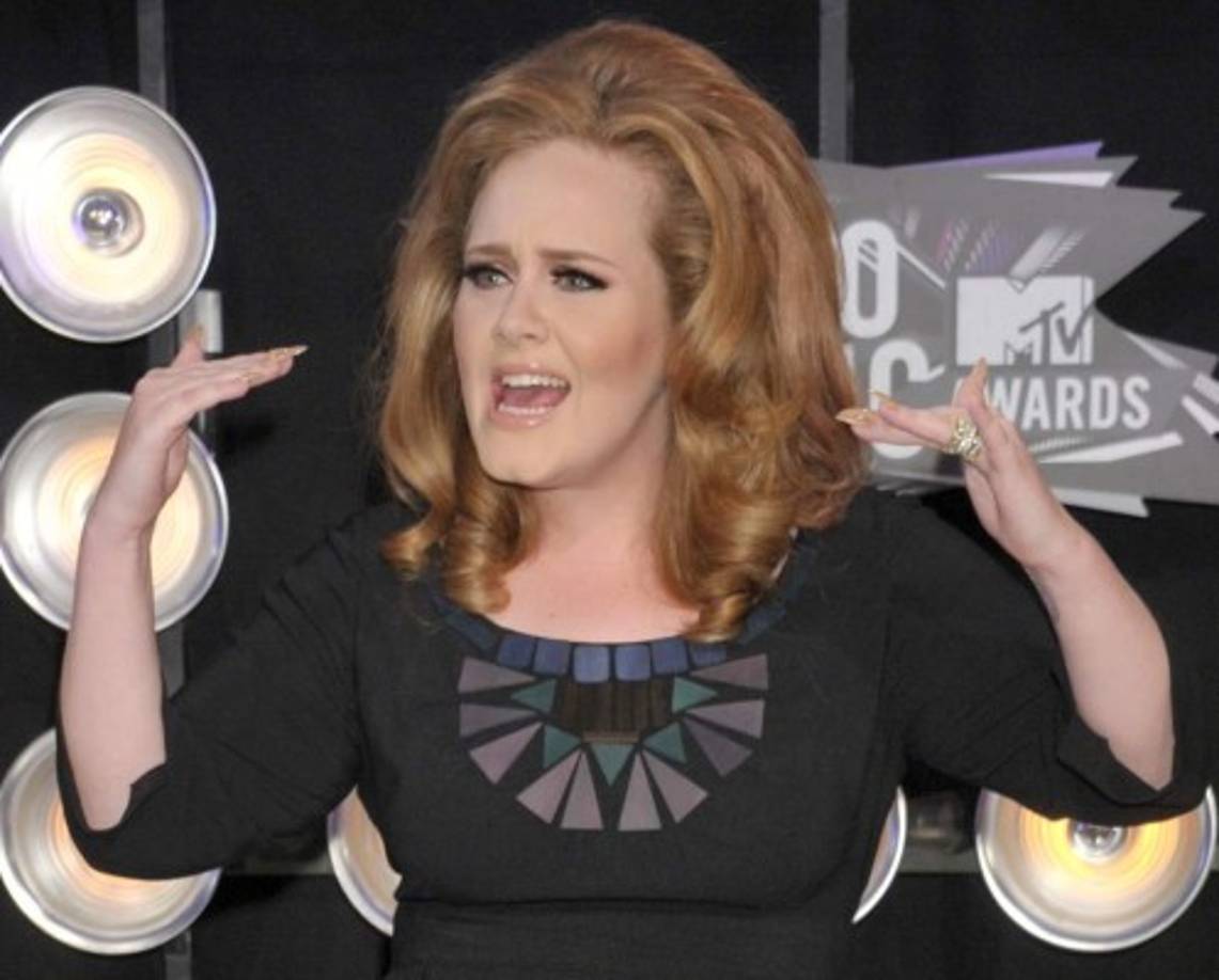 En principio, el álbum llegará en noviembre, justo a tiempo para optar a ventas millonarias durante la campaña navideña.