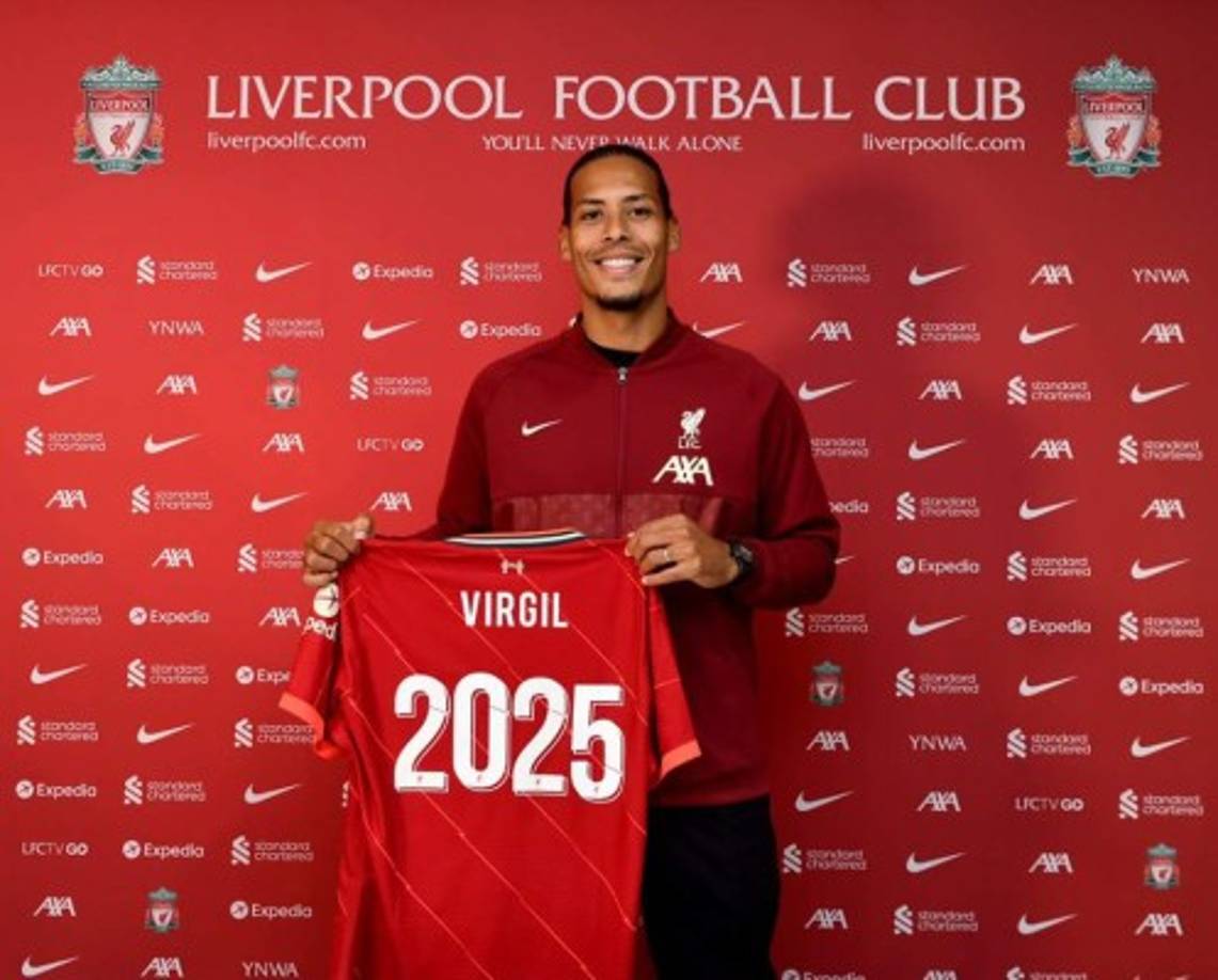 El Liverpool ha anunciado la renovación de Virgil Van Dijk hasta 2025. La actual vinculación del central holandés finalizaba en 2024. El defensa, que la temporada pasada apenas pudo jugar por una lesión de rodilla, se ha mostrado muy feliz por su renovación: “Espero con ansias lo que el futuro me trae junto al Liverpool. Estoy encantado, muy feliz y orgulloso“.