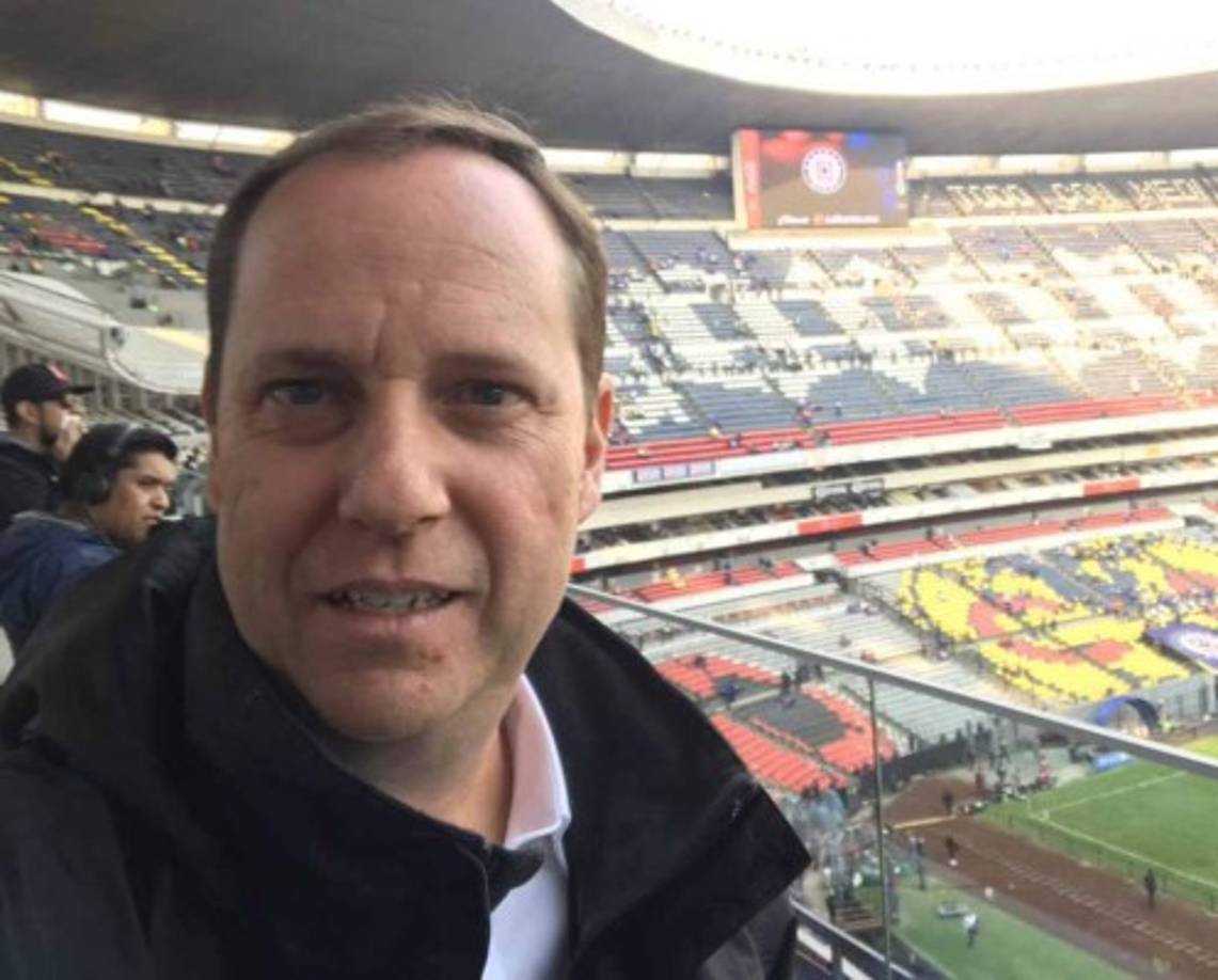 Paco Villa: Periodista deportivo y narrador de fútbol. Cuenta con 49 años de edad y sigue en Televisa Deportes.