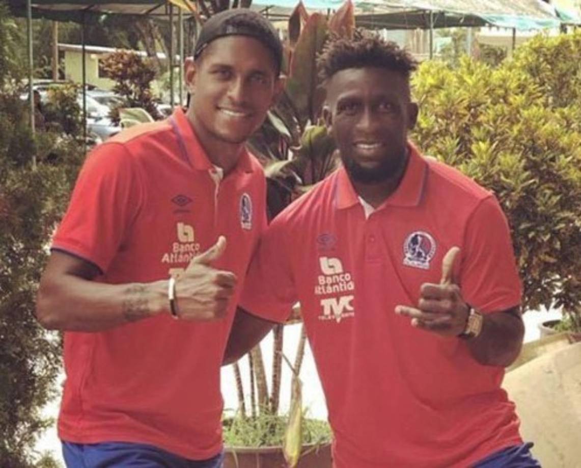 Henry Thomas: El experimentado mediocampista hondureño se ha unido a la pretemporada del Olimpia. El jugador estará siendo evaluando y podría ser el nuevo fichaje del club albo.