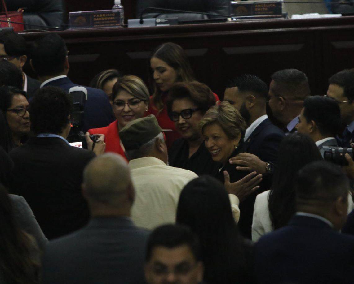 Los nuevos quince magistrados fueron escogidos de una lista de 45 remitida al Parlamento por parte de una Junta Nominadora, que recibió al menos 180 postulantes.