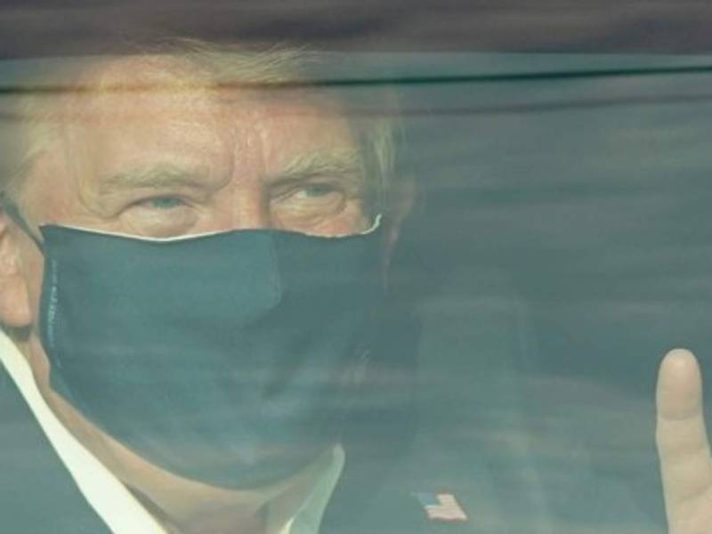 Trump saludó desde un carro blindado a sus seguidores. Foto: AFP
