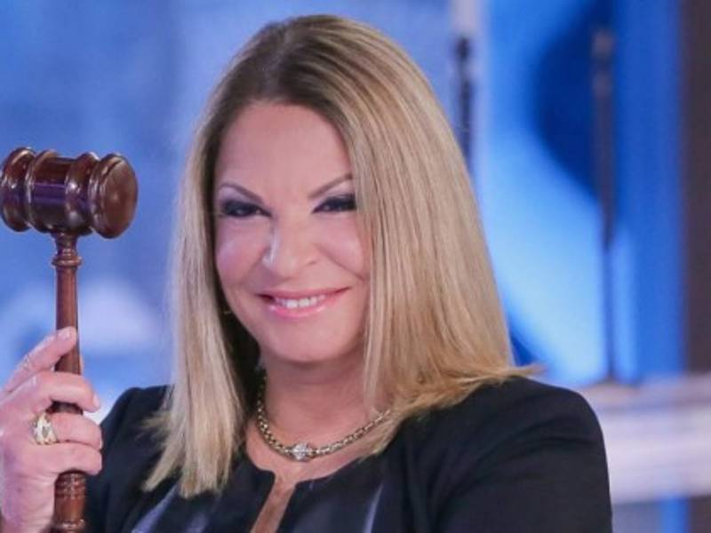 La Doctora Ana María Polo del show 'Telemundo' compartió en su cuenta de Instagram que ya recibió la vacuna contra el coronavirus.