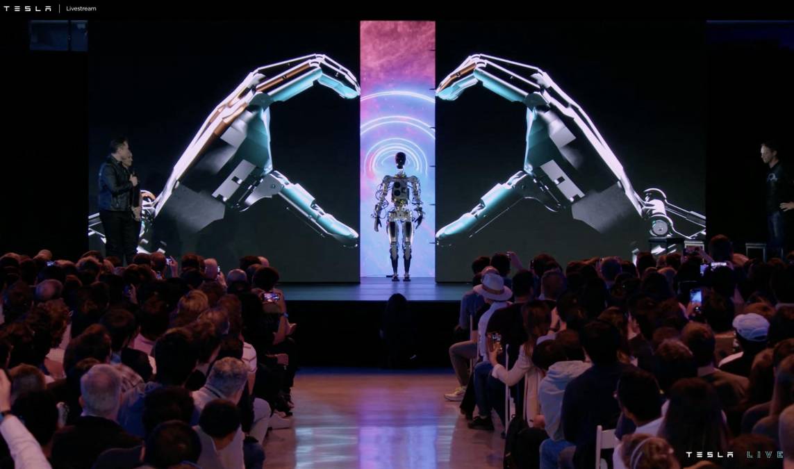 ¡El futuro es hoy! Elon Musk presenta a “Optimus”, un robot humanoide que riega las plantas (Fotos)