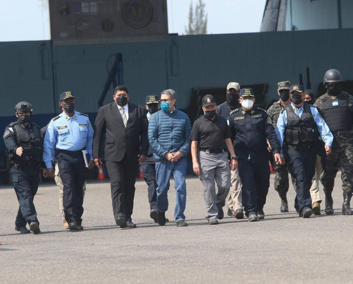 “Existe un patrón de demora en la respuesta del gobierno a la correspondencia sobre lo anterior, causando demoras significativas”, indica Greenwood. 