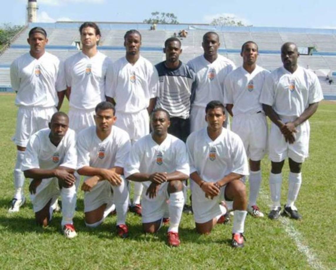 200 Islas Caimán. Perteneciente a la Concacaf y a la Unión Caribeña de Fútbol. Nunca ha clasificado a un Mundial de Fútbol ni a la Copa Oro.