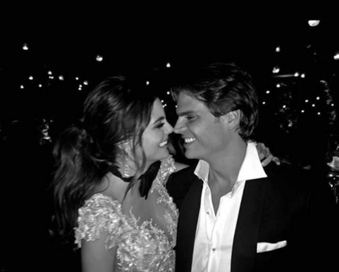 En un video grabado durante la detención, autoridades de Seguridad Pública de la capital de Jalisco afirmaron que Valladares buscó librarse del arresto al mencionar que sus padrinos son el Gobernador de Jalisco, Aristóteles Sandoval, y el cantante Alejandro Fernández.