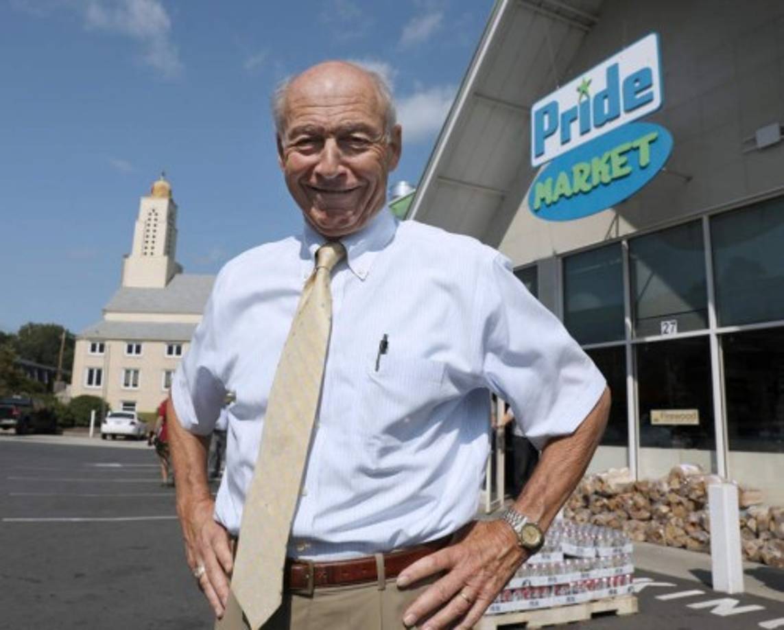 4. El dueño de la tienda 'Pride Station & Store' donde Wanczyk compró el boleto, Bob Bolduc, dijo que donará los $ 50,000 que recibió a las organizaciones benéficas locales para niños.<br/>