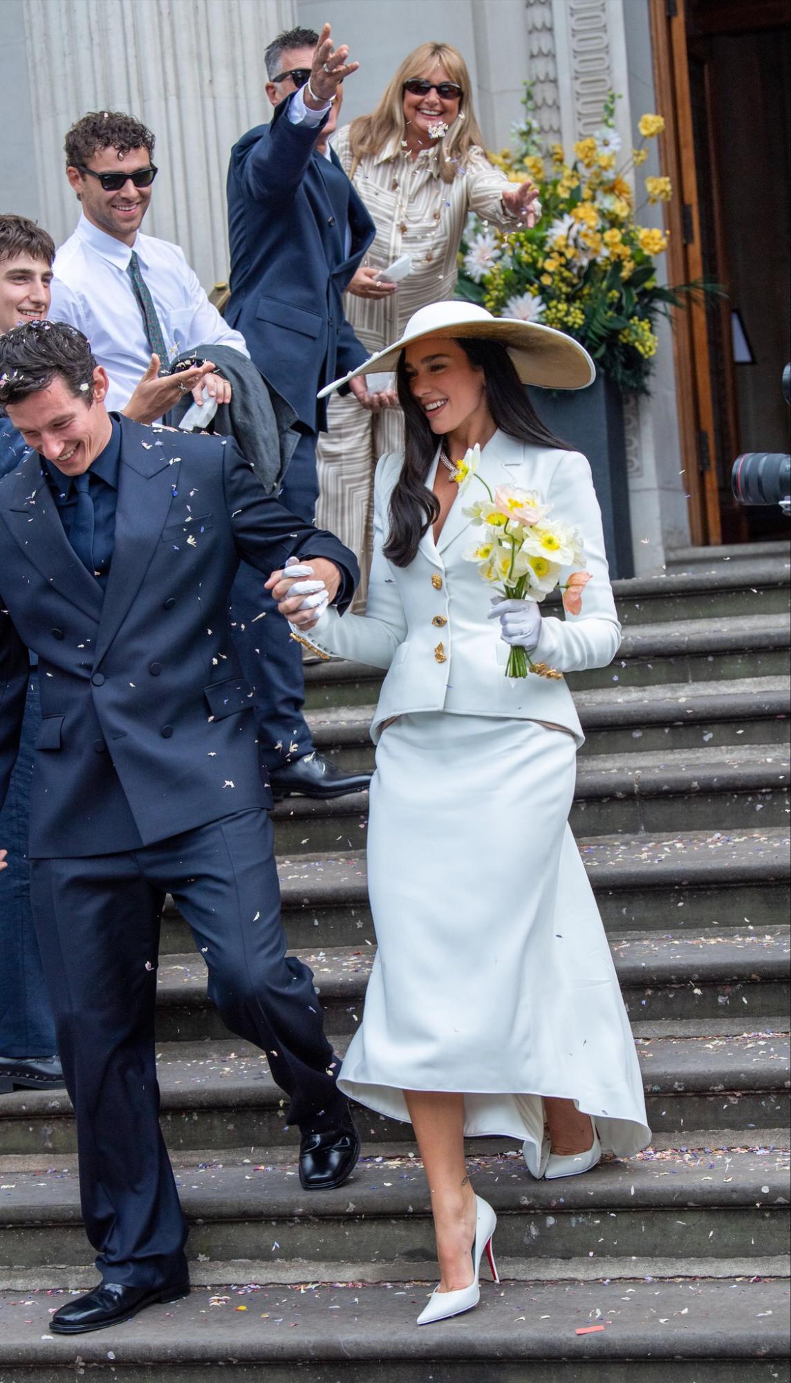 Callum Turner lloró durante su boda civil con Dua Lipa