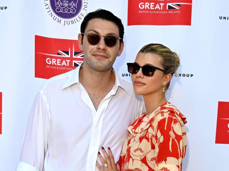 Elliot Grainge y Sofía Richie revelaron la noticia en exclusiva para la revista Vogue.