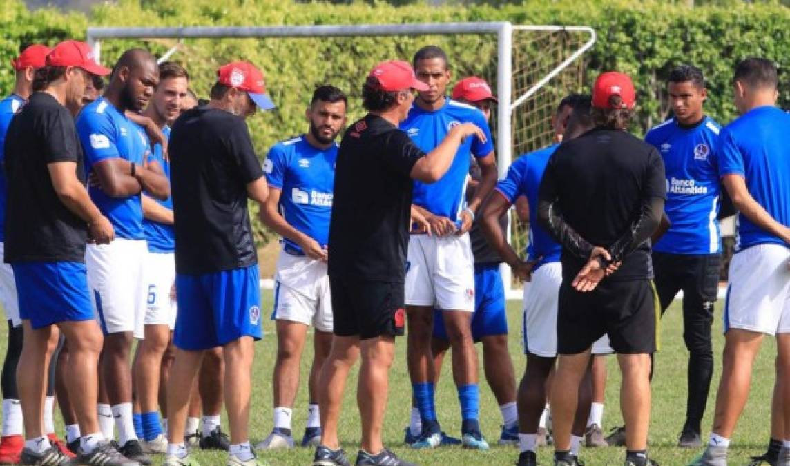 El Olimpia se enfrenta este domingo al Marathón en una nueva edición del clásico nacional. El duelo es de vital importancia ya que está en juego el liderato de las vueltas regulares. Pedro Troglio hará algunas modificaciones en el 11 titular del cuadro olimpista.