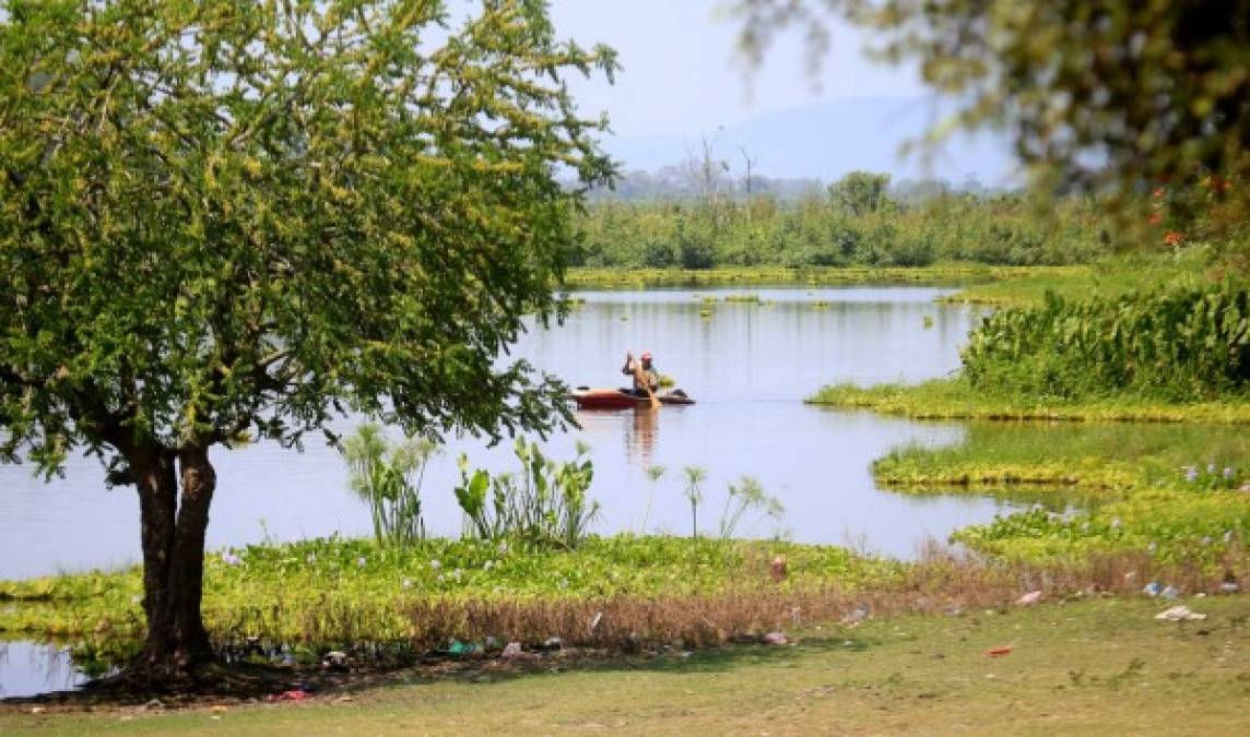 El paisaje de la laguna es muy atractivo.