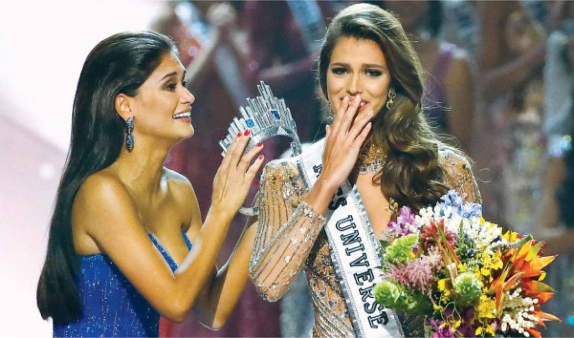 Iris Laurence Mittenaere Druart - Francia - 2016<br/><br/>La 65.ª edición del certamen Miss Universo, correspondiente al año 2016, se llevó a cabo en el Mall of Asia Arena de Manila, Filipinas, el 30 de enero de 2017.​​ <br/><br/>Tal como ocurrió con Miss Universo 2014, el concurso se realizó en enero de 2017, pero el título corresponde a 2016.