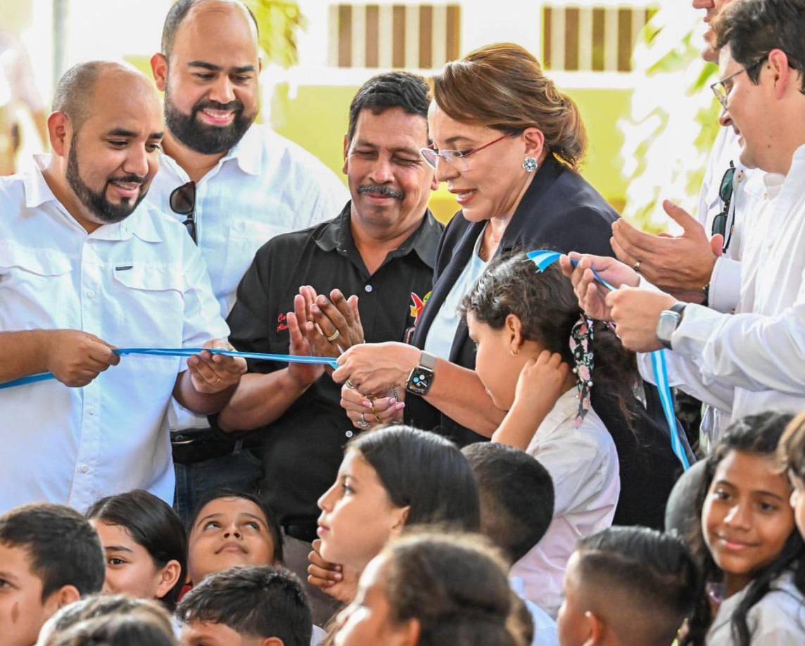”Dado que los recursos de las obras ejecutadas por la alcaldía central fueron destinados desde Presidencia, el alcalde nacionalista decidió poner una placa en la infraestructura financiada con fondos nacionales y eso ha generado polémicas, pero aclaramos la situación”, destacó Esponda.