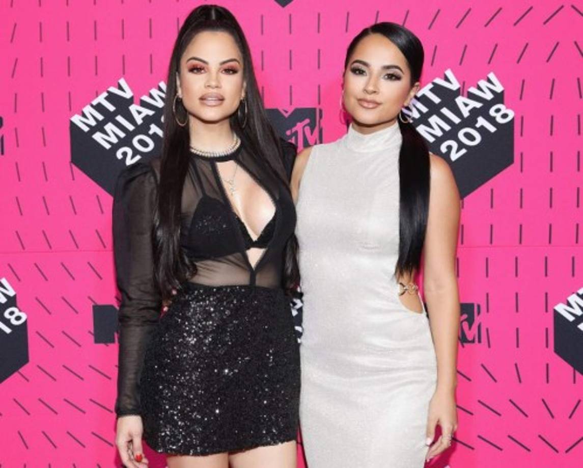 Becky G (d) y Natti Natasha (i) colocaron su video Sin Pijama entre los más vistos en YouTube este año.