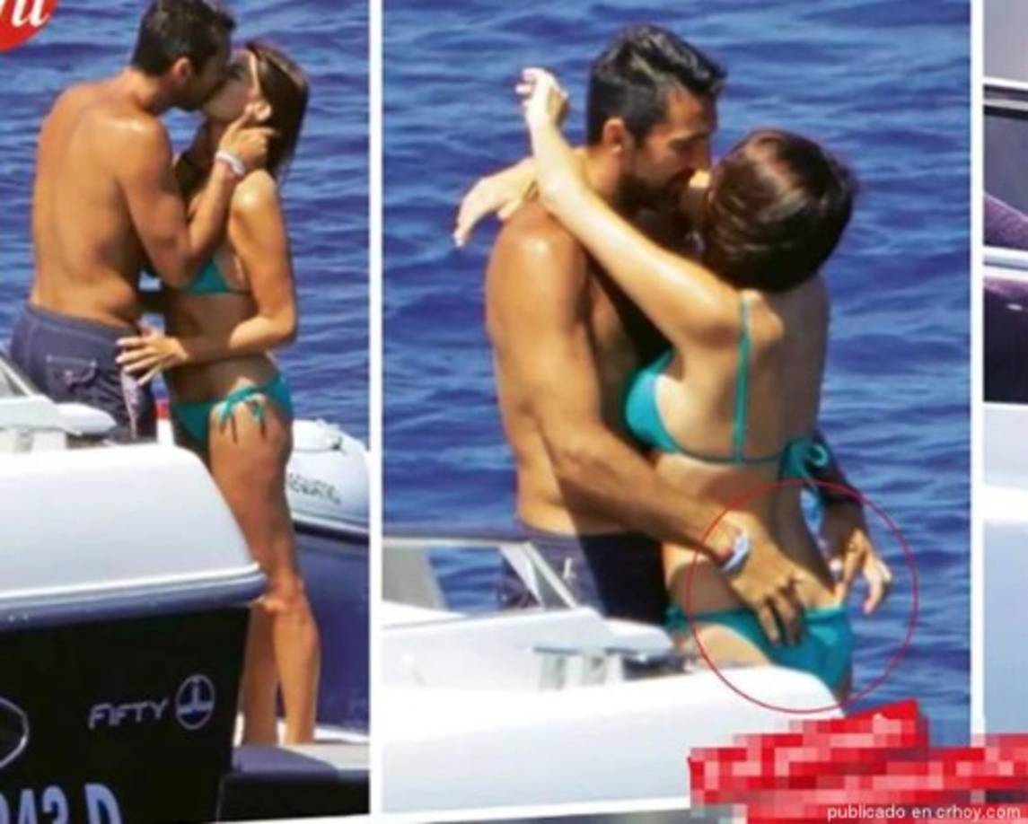 Bajo el título 'pasión desenfrenada', la publicación mostraba al portero junto a su pareja la periodista Ilaria D’Amico, en un yate, sin embargo una de las imágenes molestó especialmente al portero por lo que salió a explicar que se mal interpretó.