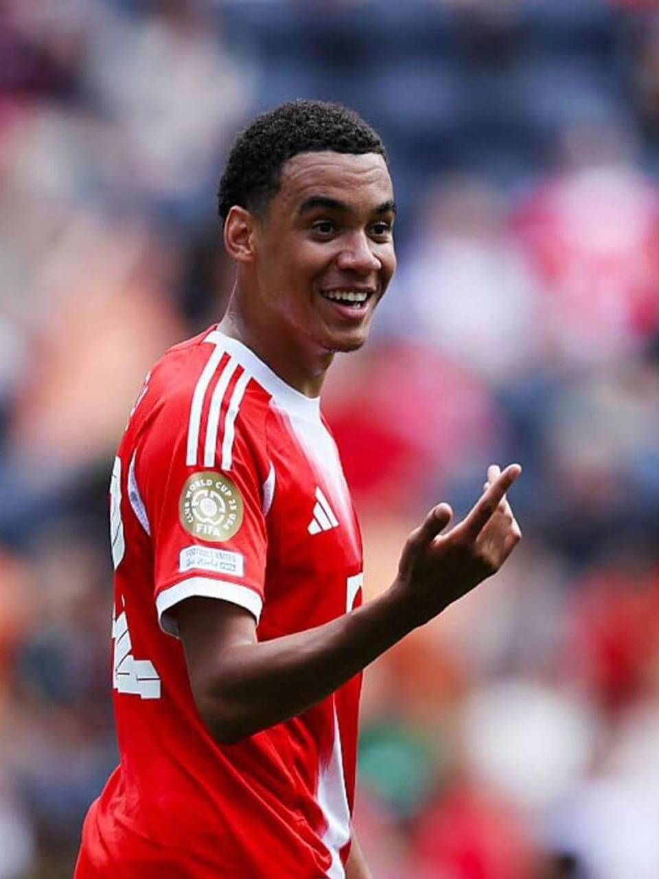 Jamal Musiala se lució con un triplete para la goleada del Bayern Múnich.