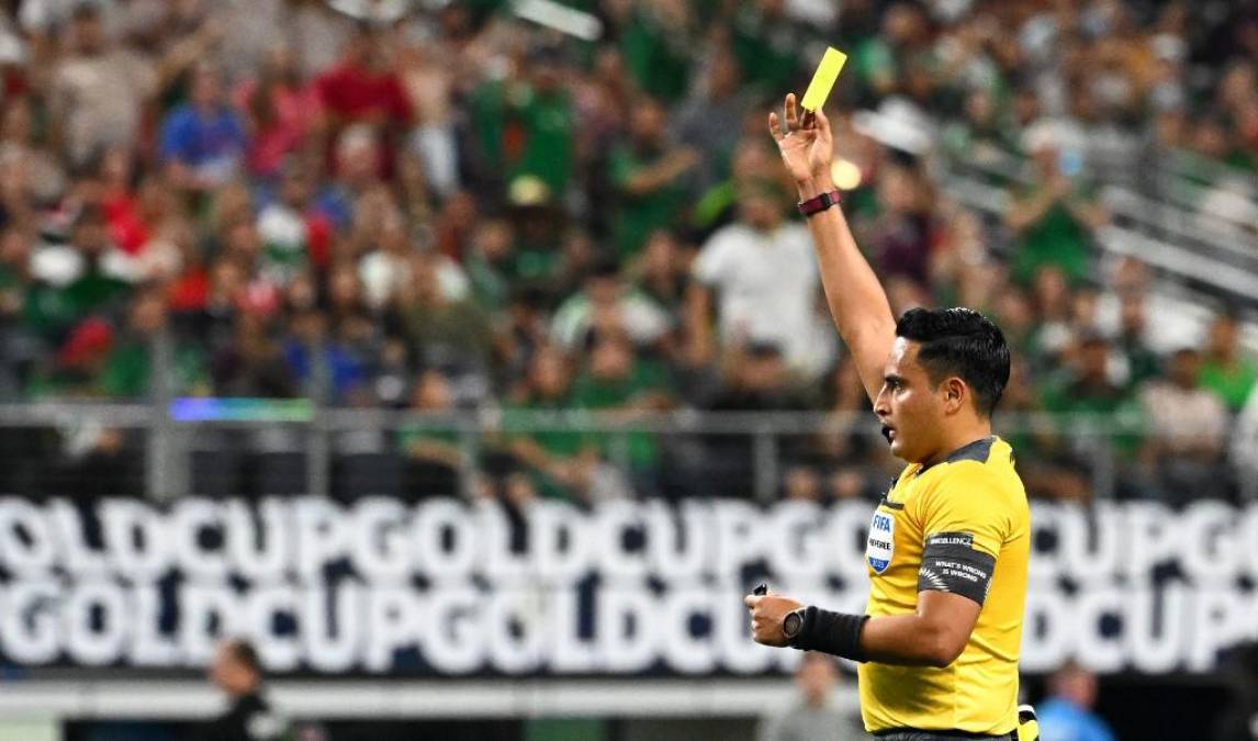 Said Martínez está en el ojo del huracán luego que pitó un polémico penal a favor de México ante Costa Rica cuando el juego estaba empatado sin goles.