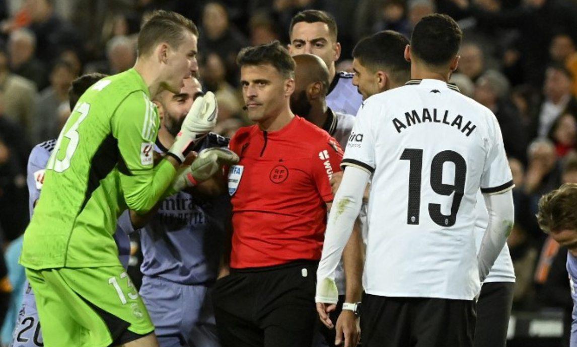 Gil Manzano es “sancionado” tras polémica en el Valencia - Real Madrid