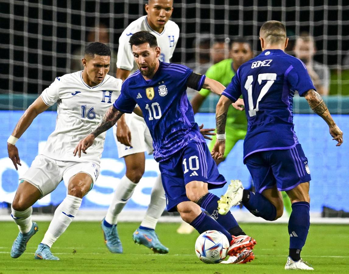 Lionel Messi marcó un doblete en la goleada de 3-0 de Argentina sobre Honduras en Miami.