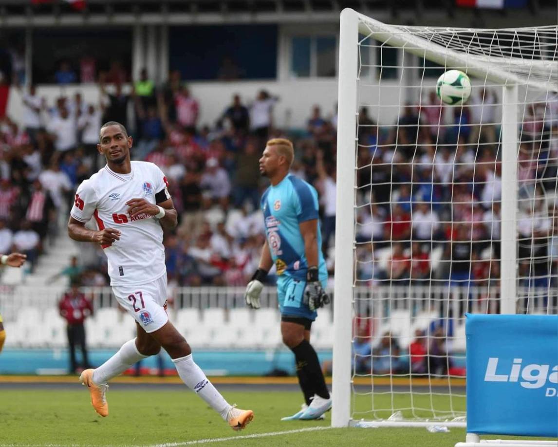 Jerry Bengtson abrió el marcador para el Olimpia contra el Génesis.