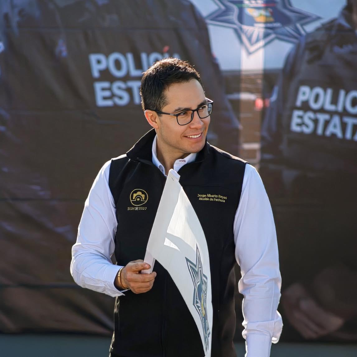 Alcalde amenaza a empleados si no le dan like a sus publicaciones