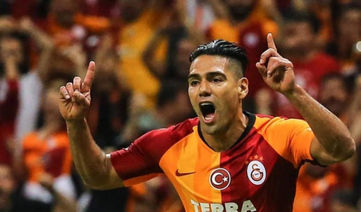 El delantero colombiano Radamel Falcao ha rechazado fichar por el Inter de Miami. Según apunta 'FootMercato', el equipo que preside David Beckham se habría interesado por el 'Tigre', pero éste no se plantea salir del Galatasaray de momento.