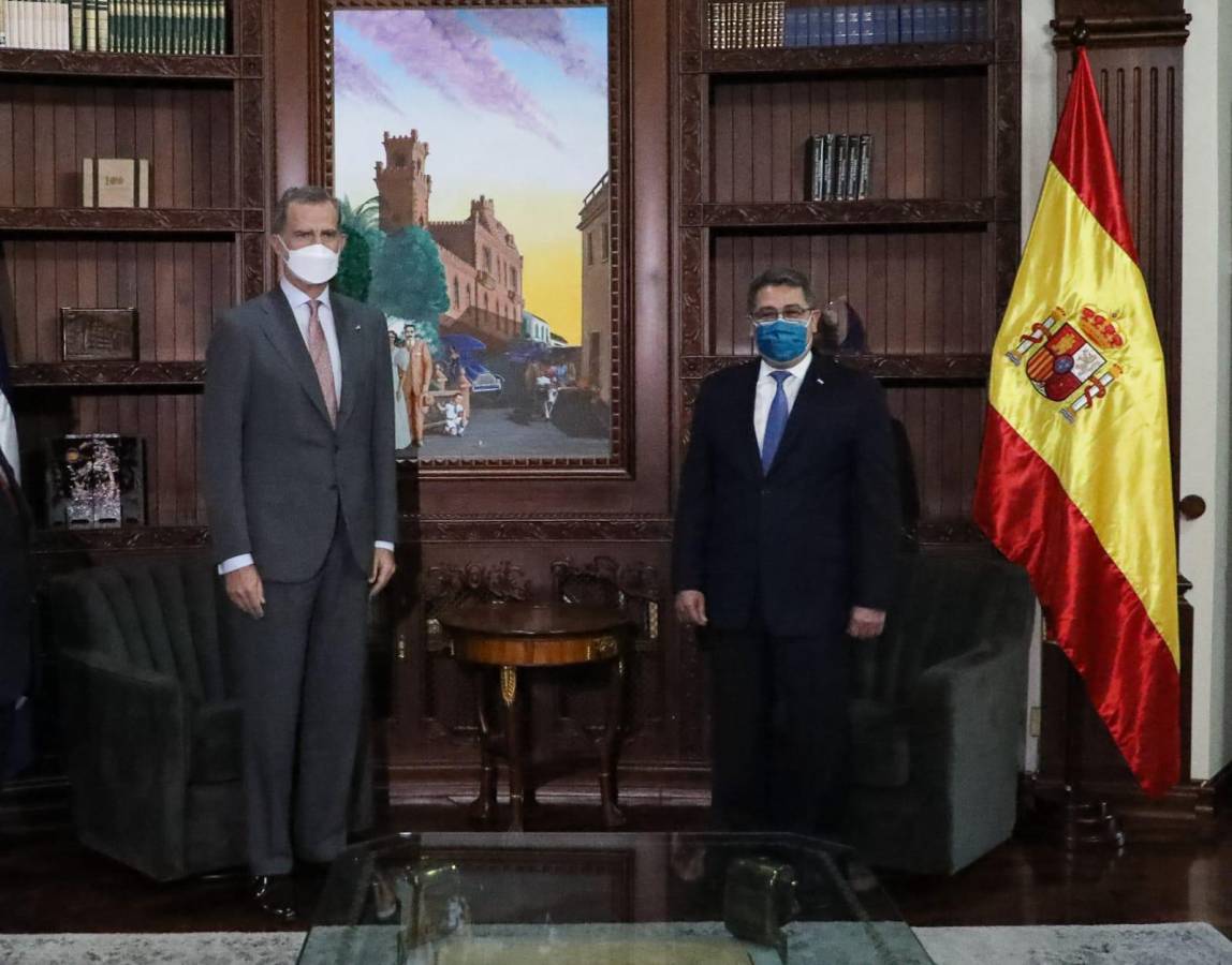 Juan Orlando Hernández recibe al Rey Felipe de España en la sede del Poder Ejecutivo de Honduras.
