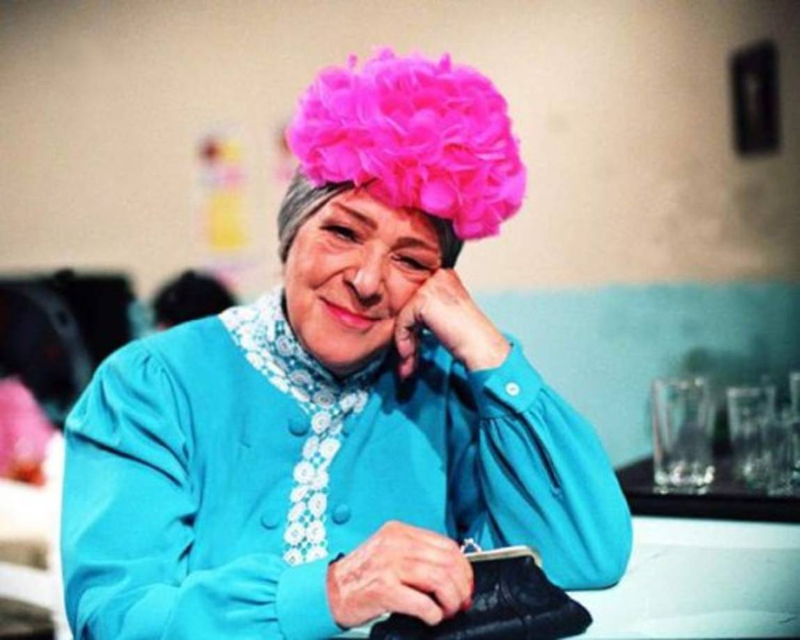 Angelines Fernández<br/>Actriz y comdiante española mejor conocida como 'Doña Clotilde' en la serie 'El Chavo del Ocho', murió en 1994 por su adicción al tabaco que se convirtió en cáncer pulmonar.